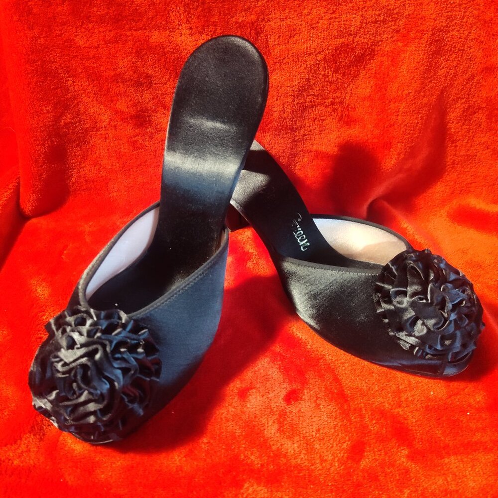 Daniel Green Black Satin Open Toe Flower Slip on Kitten Heels Size 9 Narrow